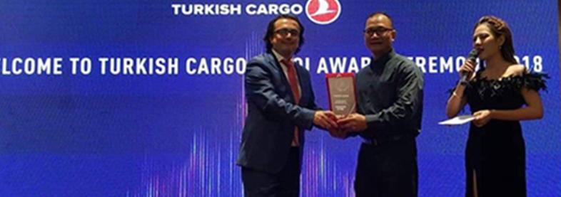 EFL staff holding award from Turkish Airlines