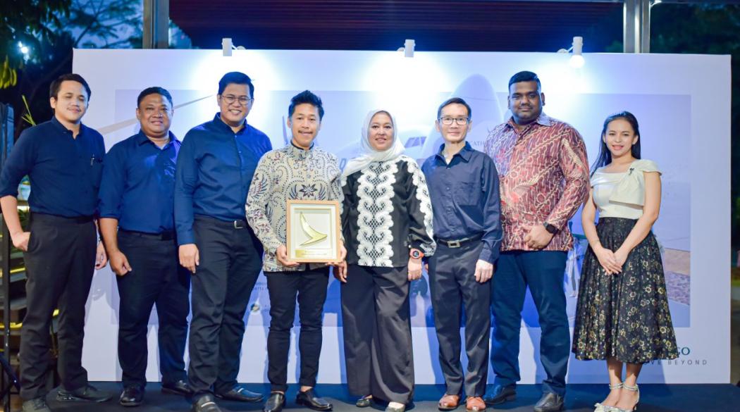 EFL Global Indonesia - Top Cargo Agent 2022 Award by Cathay Cargo